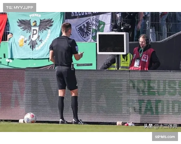 云达不莱梅对阵波鸿的比赛因主队极端球迷抗议高票价而短暂中断，转播信号切换至演播室